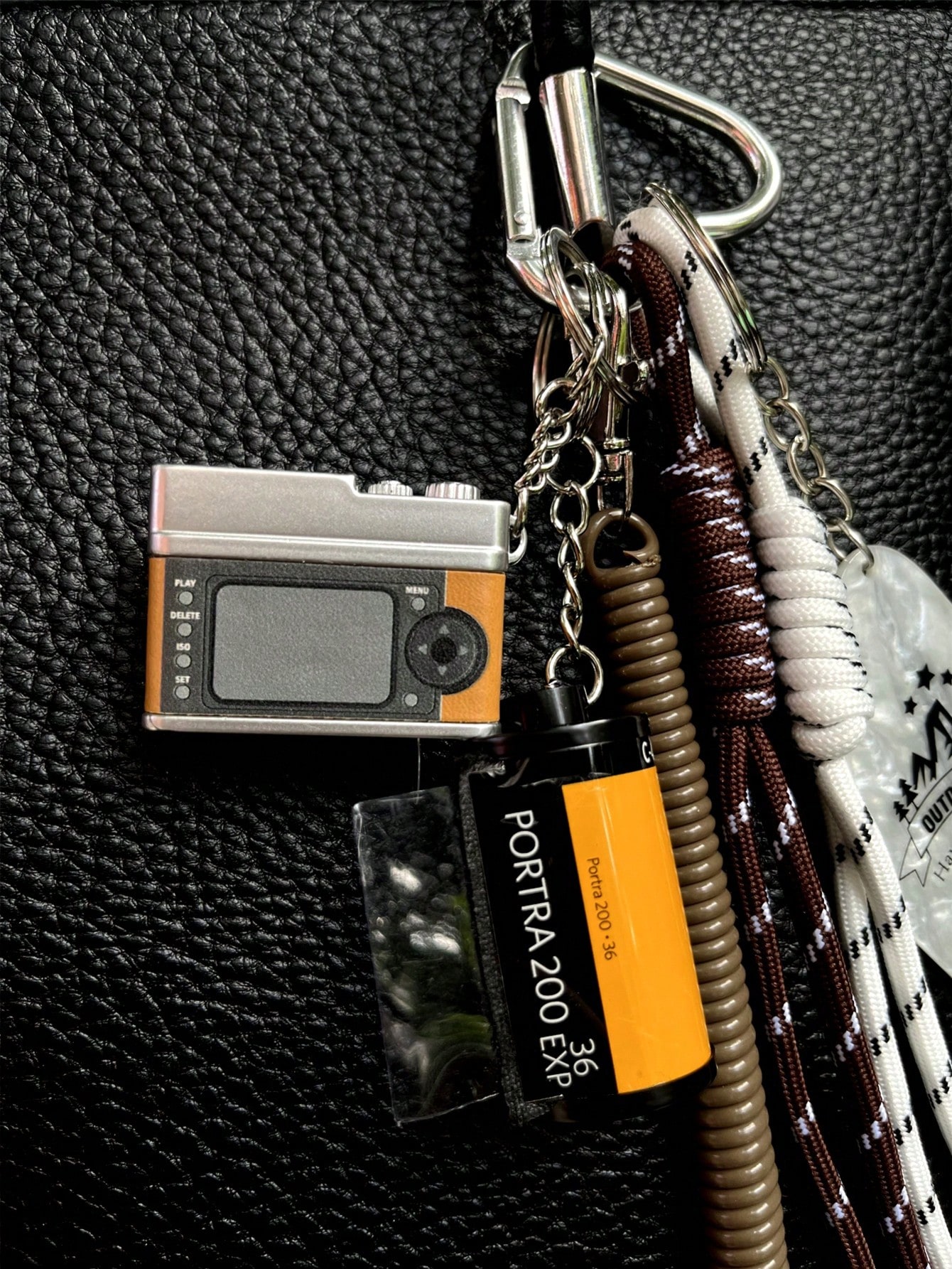 Retro Mini Camera Keychain Wit - Vintage Collectible Figures avis et prix