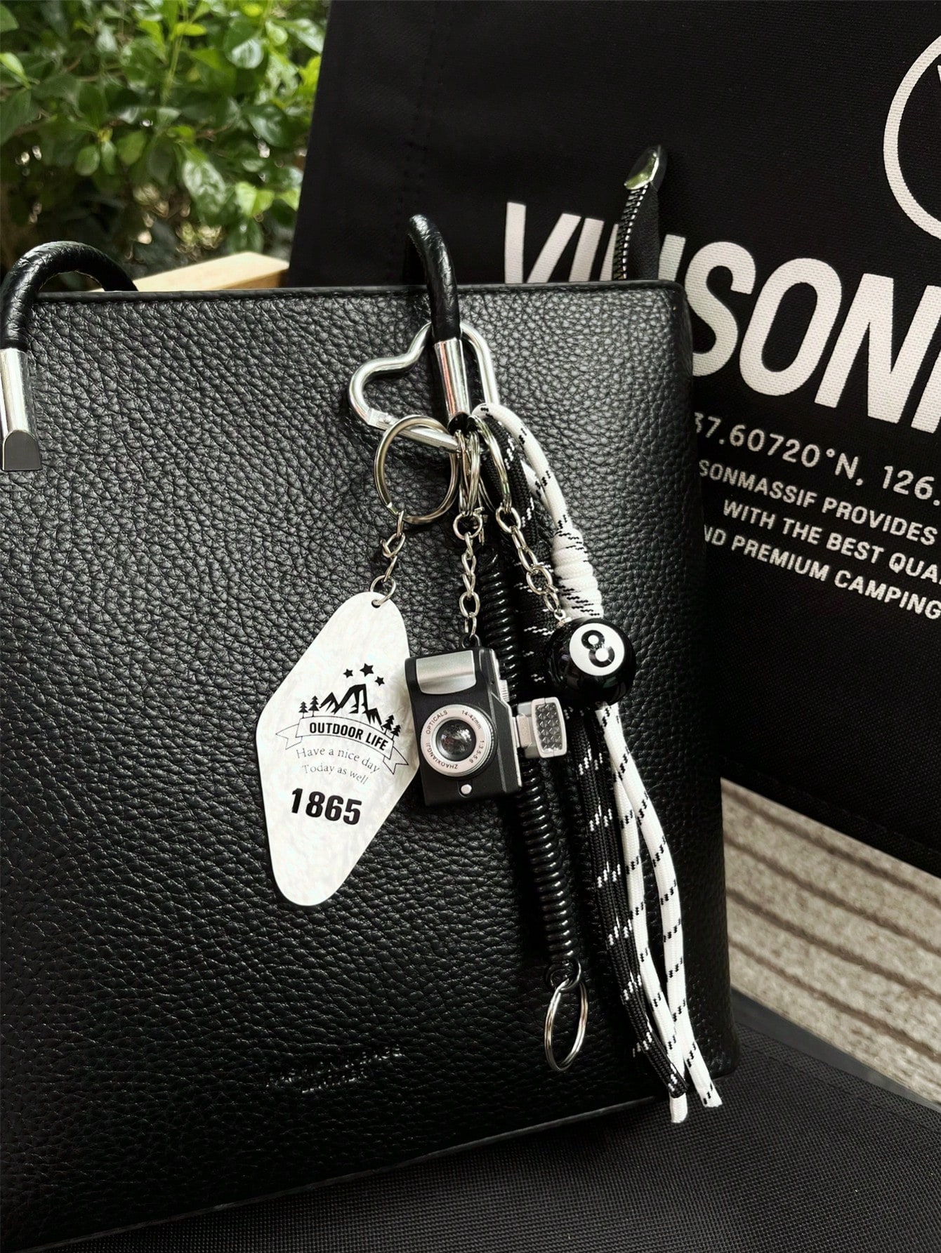 Retro Mini Camera Keychain Wit - Vintage Collectible Figures avis et prix
