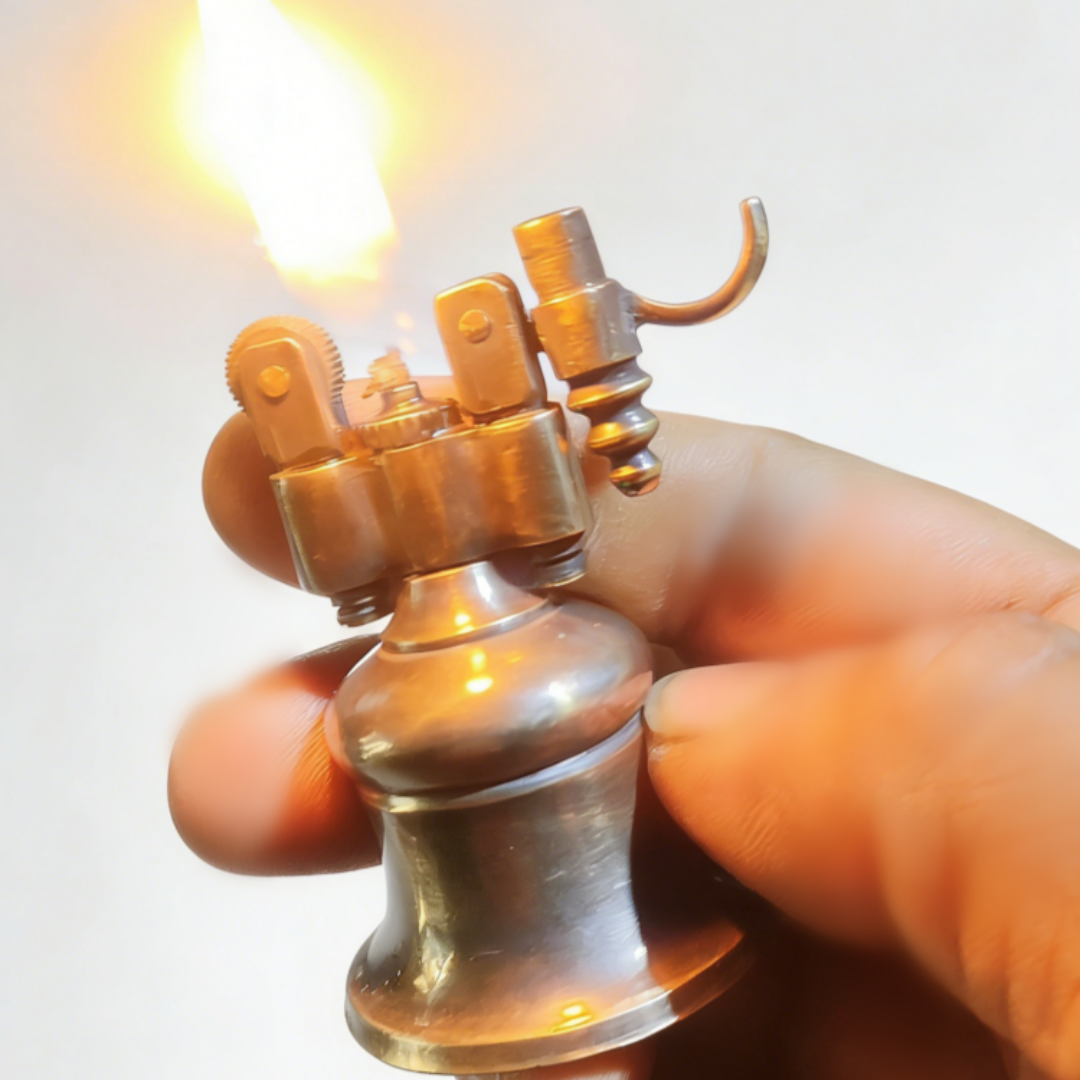 Handmade Distressed Brass Desk - Vintage Collectible Lighters avis et prix