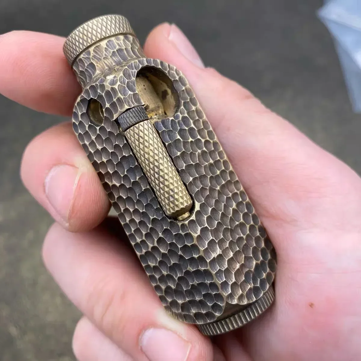Hand-Made Brass Carved Trench  - Vintage Collectible Lighters avis et prix