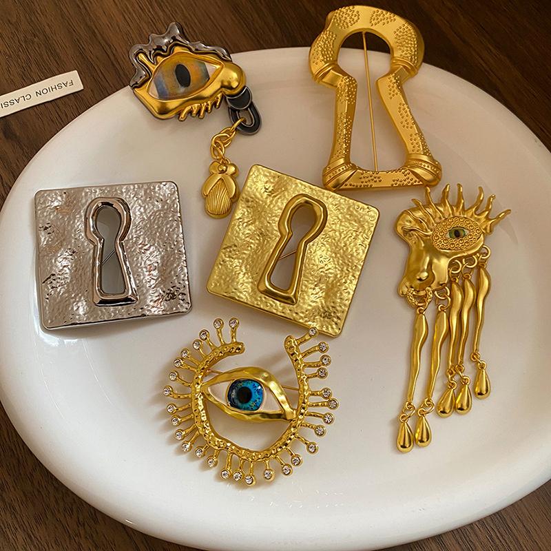 Vintage Evil Eye Big Eye Badge - Collectible Vintage Costume Jewelry avis et prix