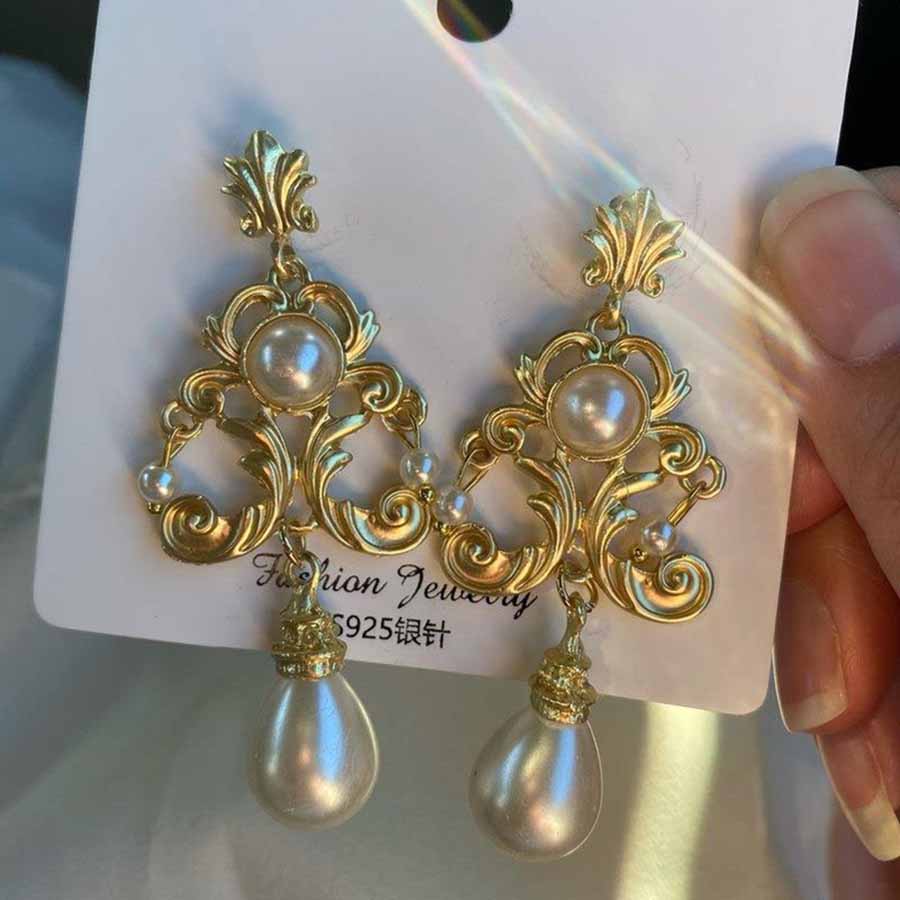 Retro Luxury Baroque Bride Ear - Vintage Collectible Figures avis et prix
