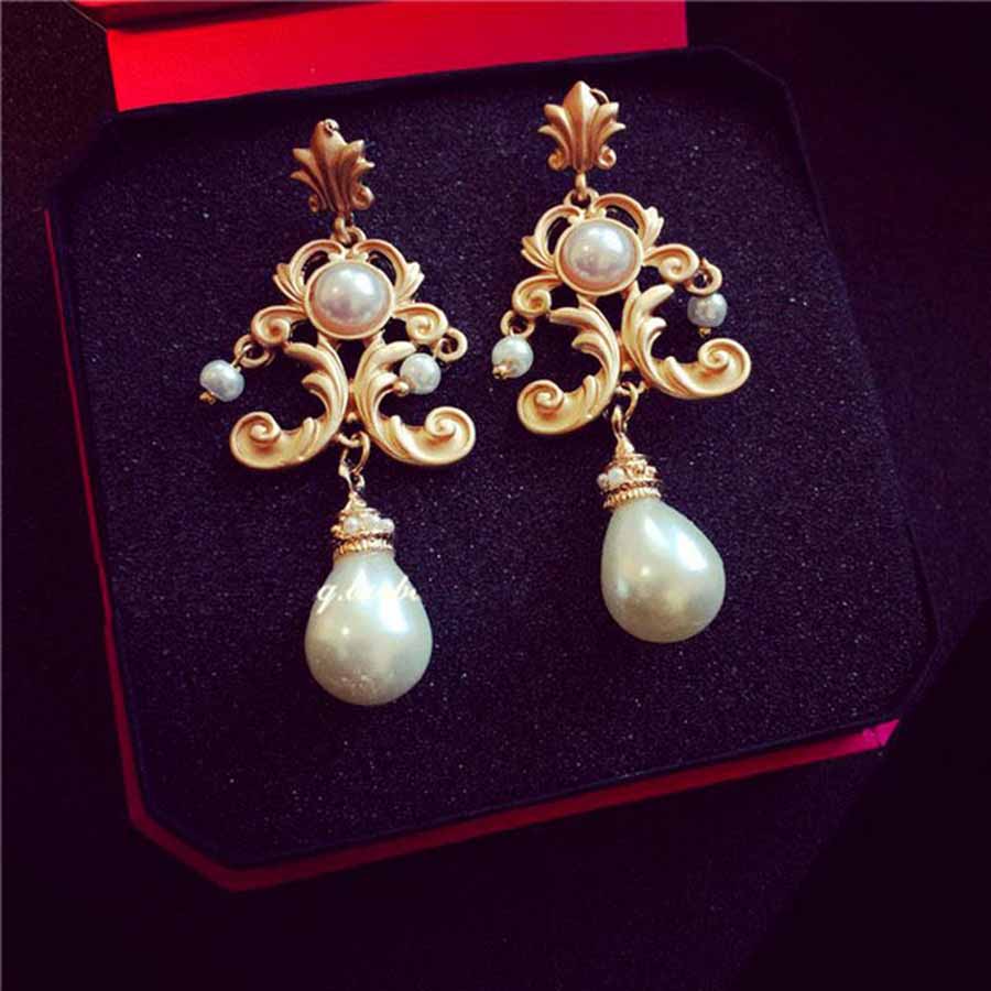 Retro Luxury Baroque Bride Ear - Vintage Collectible Figures avis et prix